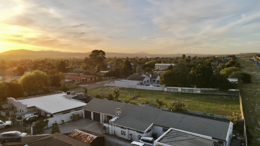 3 Bedroom Property for Sale in Loucharmante Western Cape